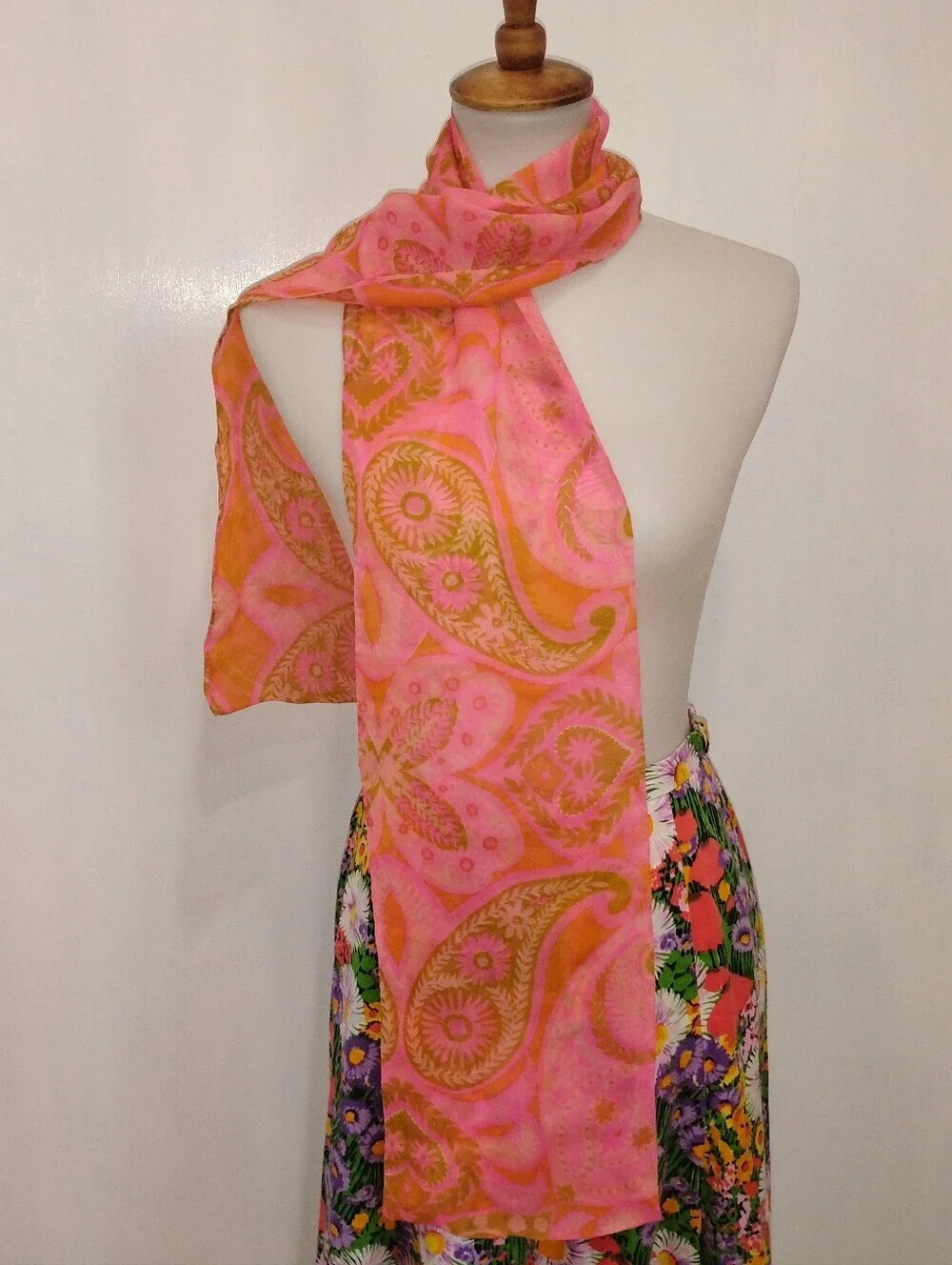 VINTAGE VERA SILK PAISLEY SCARF